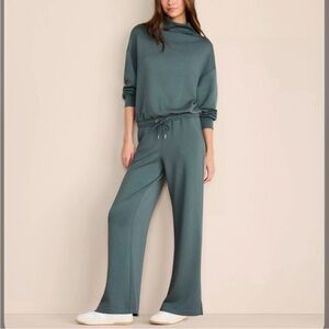 Lou & Grey Scubasoft Side Slit Straight Leg Pants in Deep Delphinium Size XS